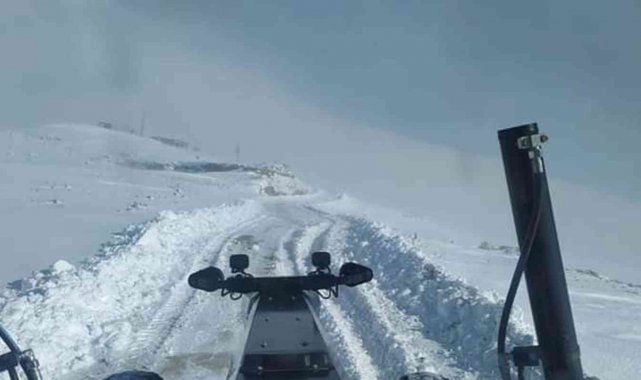 Mersin Büyükşehir&#039;den Mut&#039;ta karla mücadele çalışması