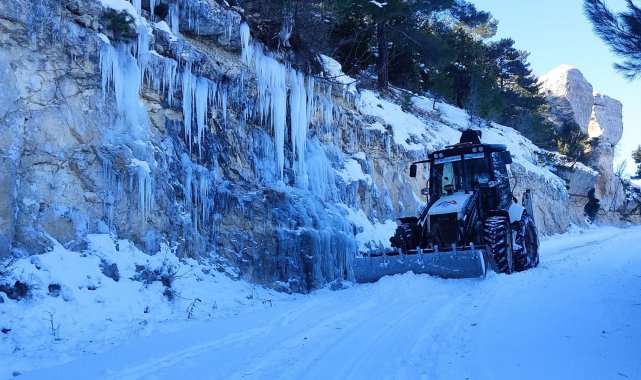 Mersin'de karda mahsur kalan 3 kişi kurtarıldı