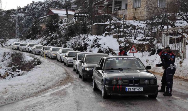 Mersin'in yüksek kesimlerinde kar yağışı etkili oluyor