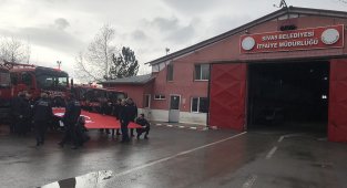 Meslektaşları itfaiye erleri için dua etti