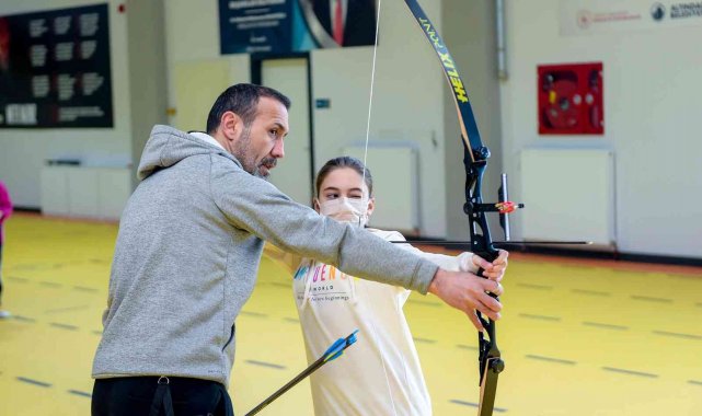 Mete Gazoz Okçuluk Merkezi açıldı
