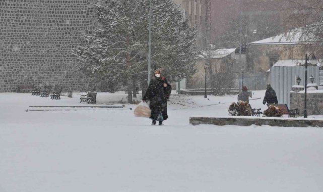 Meteoroloji uyarmıştı, Kars&#039;ta kar yağışı başladı