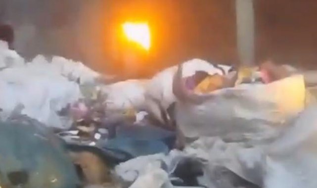 Metruk binada çıkan yangın geri dönüşüm malzemelerine sıçramadan söndürüldü