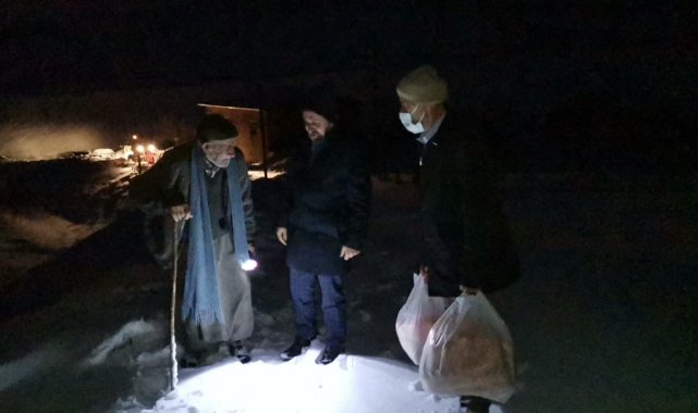Mezrada mahsur kalıp ilaçları biten iki kardeşin imdadına kaymakam yetişti