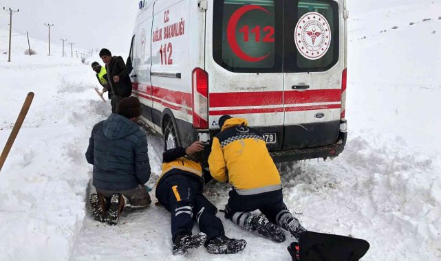Mezrada rahatsızlanan vatandaşa karlı yollar açılarak ulaşıldı