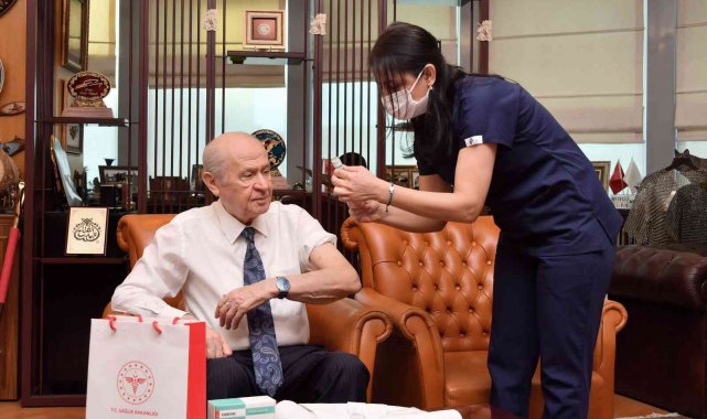 MHP Genel Başkanı Bahçeli, Turkovac aşısı oldu