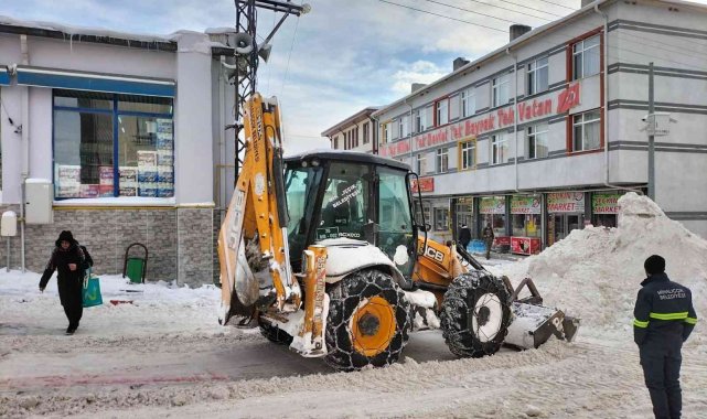 Mihalıççık yollarında çalışmalar sürüyor