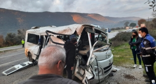 Öğrenci Servisi Kaza Yaptı, 17 Öğrenci Yaralı!