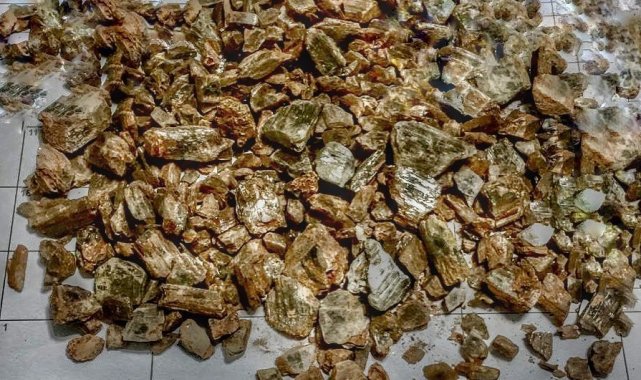 Milas&#039;ta 835 gram değerli taş olarak kabul edilen diaspor ele geçirildi