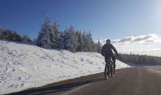 Millî bisikletçi kardeşler zorlu hava koşullarında yeni müsabakalara hazırlanıyor