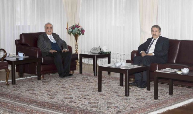 Milletvekili Taşkesenlioğlu ile MKYK Üyesi Fırat'tan Rektör Çomaklı'ya tebrik ziyareti