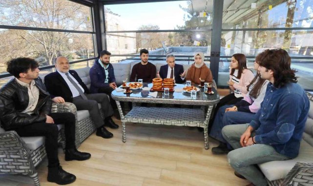 Milletvekili Yavuz GAÜN Genç Ofiste öğrencilerle bir araya geldi