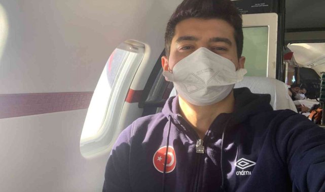 Milli oyuncu Alperen Arabacı, ambulans uçakla İstanbul&#039;a geldi