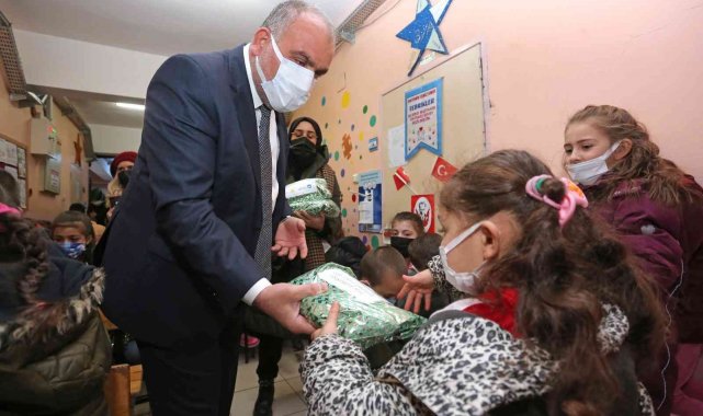 Minik yürekleri ısıtan hediye