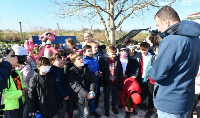 Miniklerden sokak hayvanlarına anlamlı destek