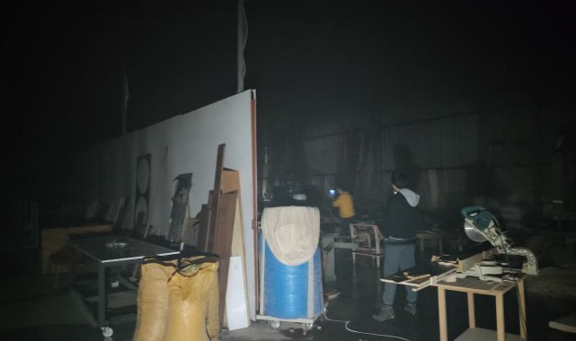 Mobilya atölyesindeki yangın korkuttu