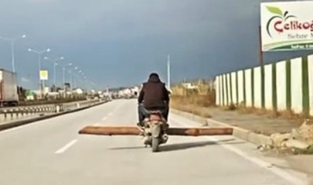 Motosikletiyle taşıdığını görenler gözlerine inanamadı