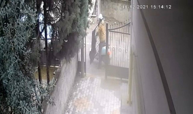 Motosikletli demir kapı hırsızı yakayı ele verdi