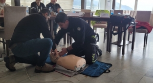 Muğla’nın Marmaris ilçesinde trafik polislerine ilk yardım eğitimi verildi.