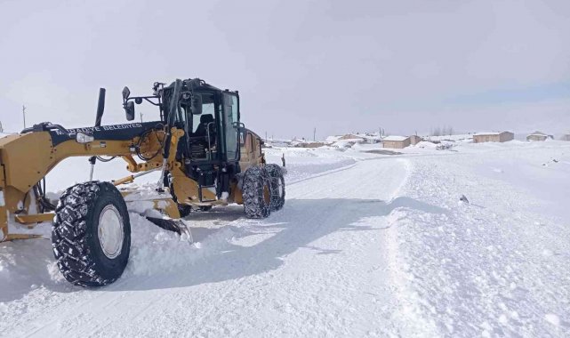 Muradiye Belediyesinden karla mücadele çalışması