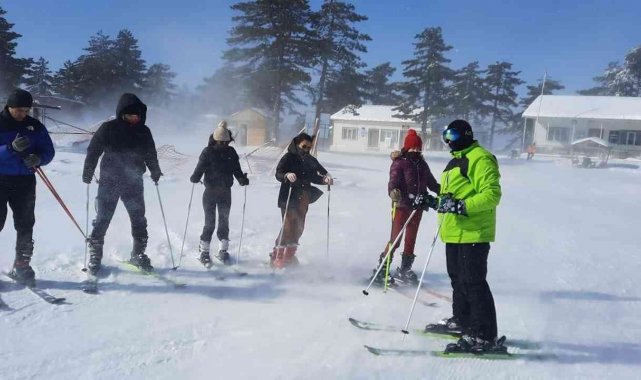 Murat Dağı Termal Kayak Merkezi'nde her seviyeden kayakçıya uygun pist