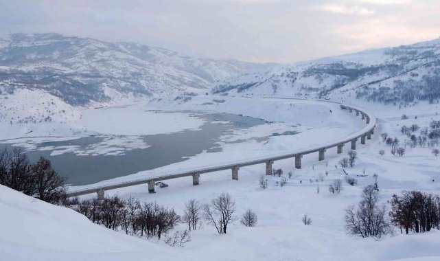 Murat Nehri kısmen buz tuttu