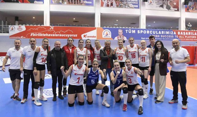 Muratpaşa'nın Sultanları, 30 puanla liderliği sürdürüyor