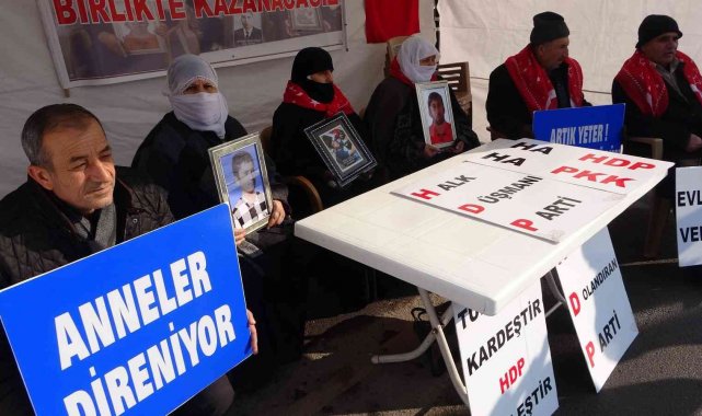 Muş'ta annelerin dondurucu soğuktaki evlat nöbeti sürüyor