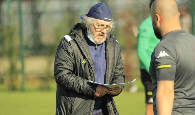 Mustafa Reşit Akçay: "Orta sahaya en az iki oyuncu takviyesi yapmak istiyoruz"