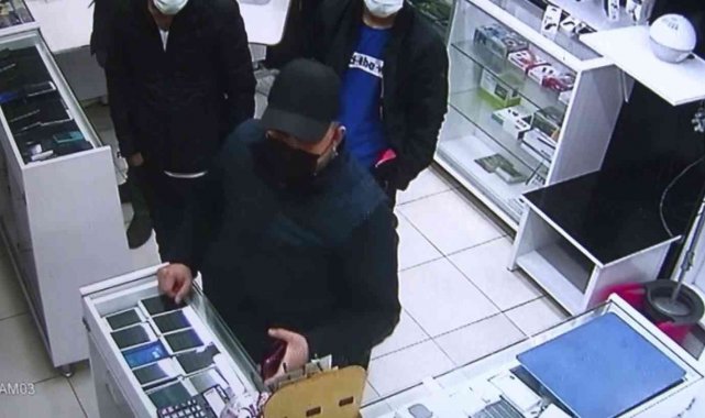 Müşteri gibi girdiği dükkanda 10 bin TL'lik telefonu çaldı