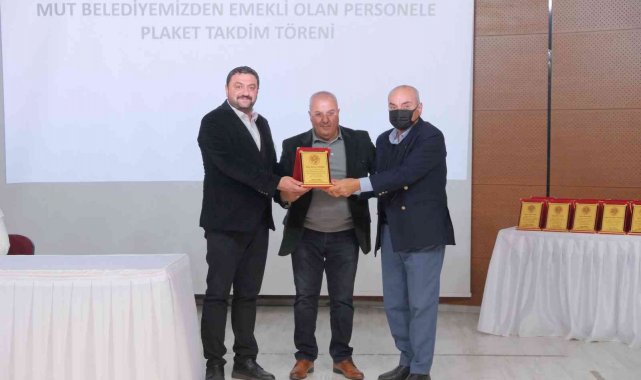 Mut Belediyesinden emekli olan personellere plaket