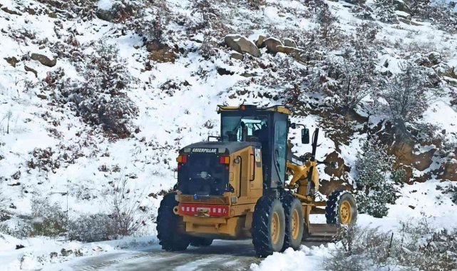 Nazilli'nin yüksek kesimlerinde yollar karla kaplandı