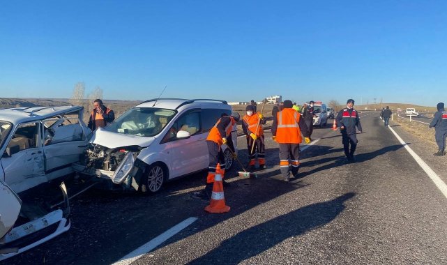 Nevşehir&#039;de 5 araç birbirine girdi