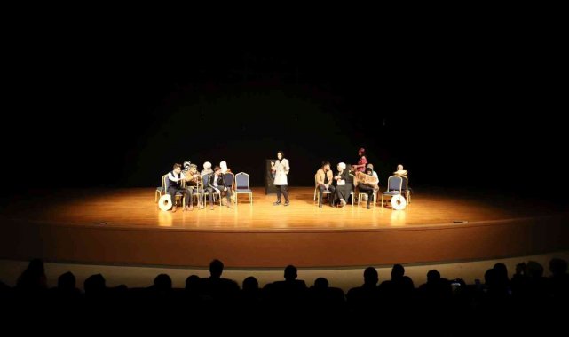 NEVÜ Öğrencileri 'Ölüler Konuşmak İsterler' Adlı Tiyatro Oyununu Sahneledi