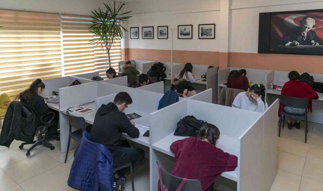 Öğrenci Çalışma Merkezinde çay, kahve ve internet ücretsiz