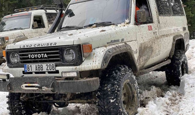 Öğrenciler kar safarisinde bir araya geldi