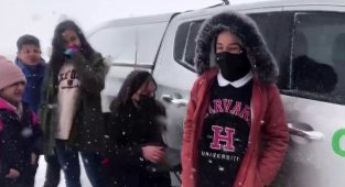 Öğrenciler karda mahsur kaldı, yardıma Batman Orman İşletme ekipleri yetişti