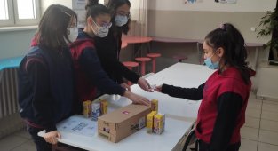 Öğrencilerden lösemili çocuklar için örnek davranış