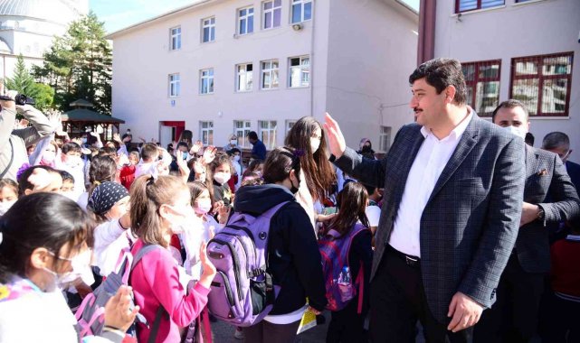 Öğretmen Başkan Kahramankazan&#039;a 5 yeni okul kazandırdı