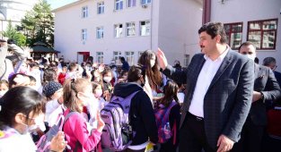 Öğretmen Başkan Kahramankazan'a 5 yeni okul kazandırdı