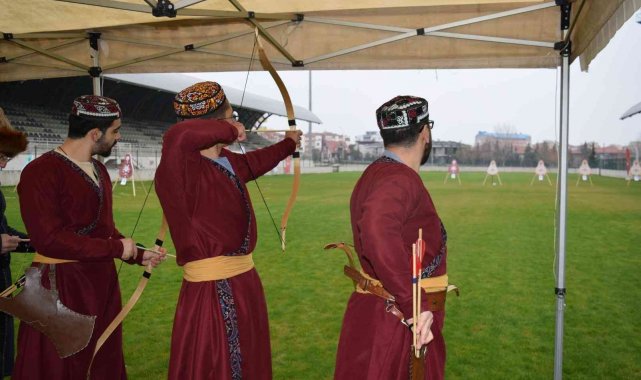 Okçular hedefi şaşırmadı