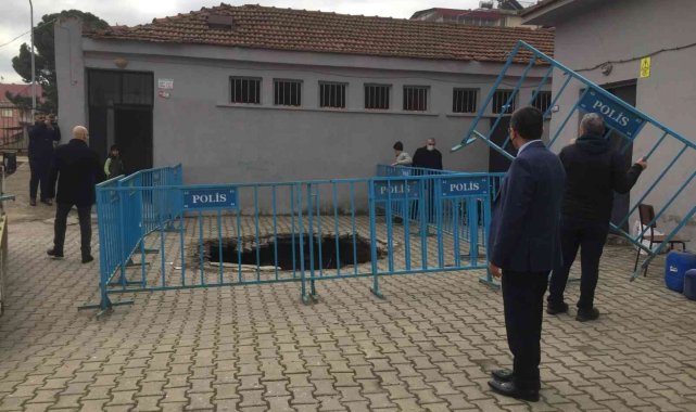 Okul bahçesinde korkutan göçük