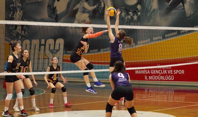 Okul sporları voleybol grup müsabakaları Manisa'da başladı