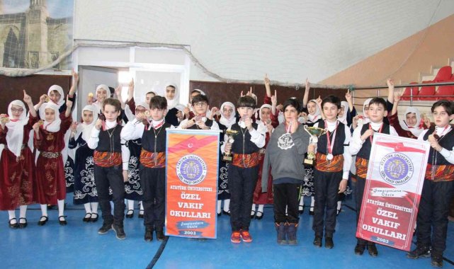 Okullar arası halk oyunları nefes kesti