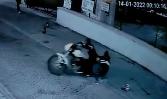 Önce keşif yaptılar sonra seçtikleri motosikleti iterek götürdüler