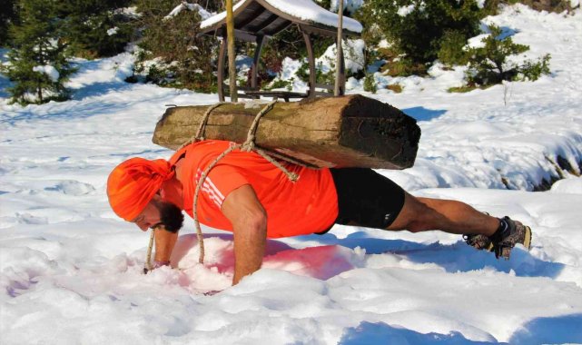 Onun için kütük ve damacana ağırlık, doğa ise spor salonu