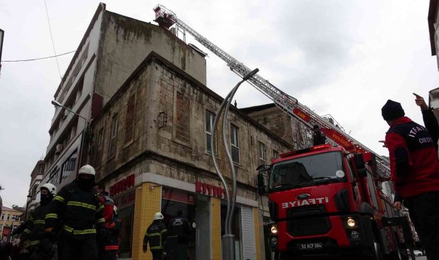 Ordu'da baca yangınında dumandan etkilenen iki kişi hastaneye kaldırıldı