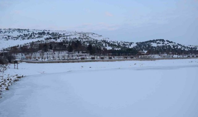 Orduzu göleti buz tuttu