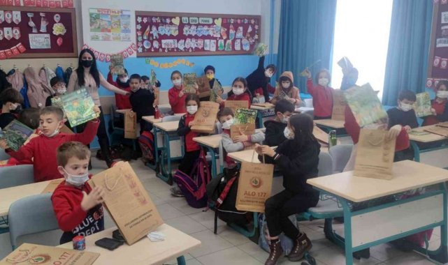 Ormancılardan öğrencilere karne hediyesi 'Fidan'