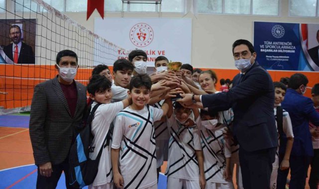 Ortaokullar arası voleybol turnuvası sona erdi